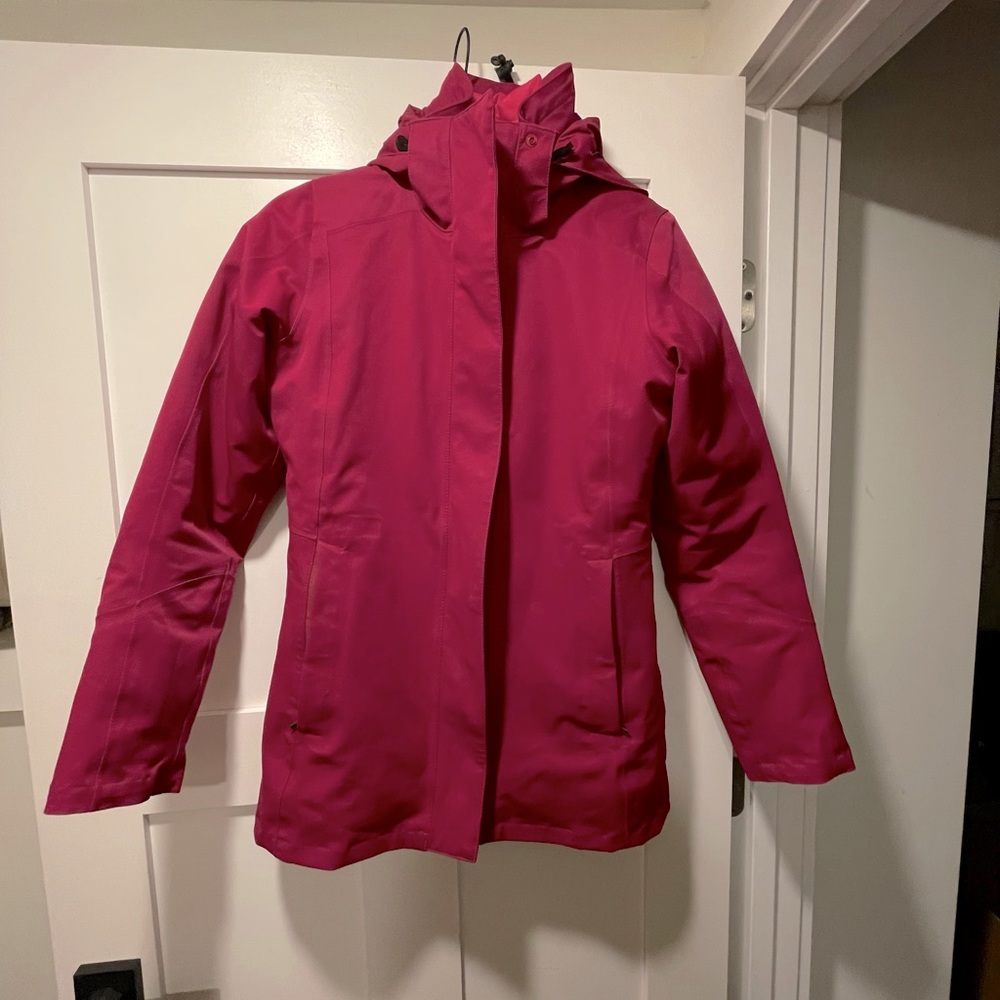 Women’s XS Pategonia 3 in 1 parka fuchsia